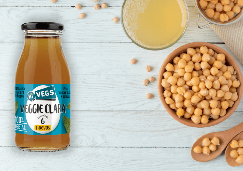 Veggieclara con plato de garbanzos